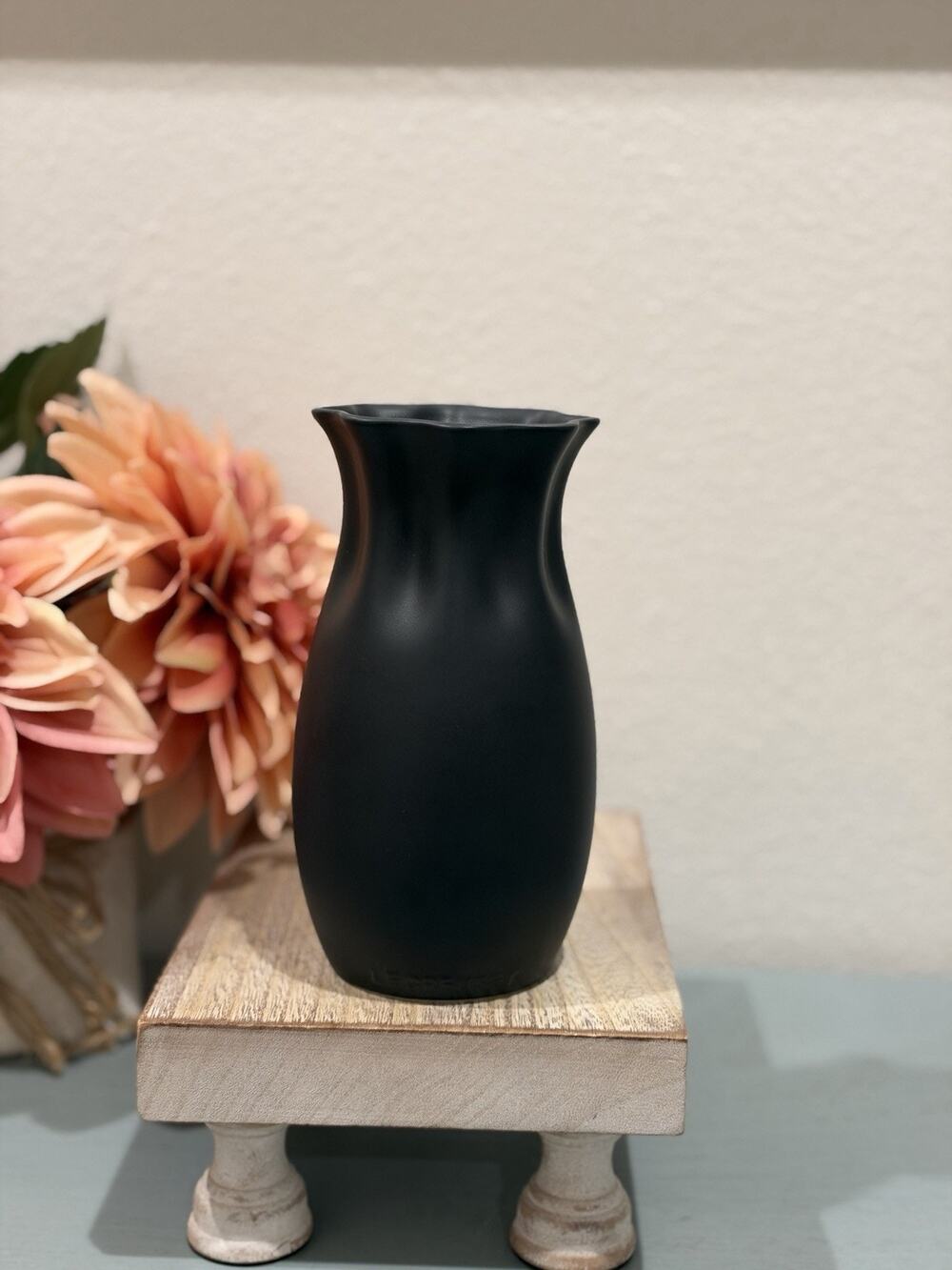 Le Creuset Stoneware Flower Petal Vase 16cm / 6-1/2" ~ MATTE BLACK